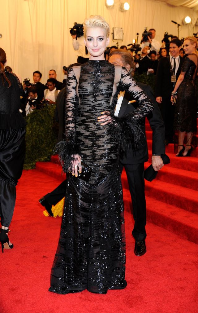 Những bộ đầm táo bạo nhất từng xuất hiện tại “đại tiệc thời trang” Met Gala - Ảnh 8. Những bộ đầm táo bạo nhất từng xuất hiện tại “đại tiệc thời trang” Met Gala - Ảnh 8.