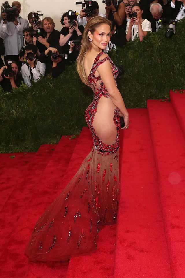 Những bộ đầm táo bạo nhất từng xuất hiện tại “đại tiệc thời trang” Met Gala - Ảnh 10. Những bộ đầm táo bạo nhất từng xuất hiện tại “đại tiệc thời trang” Met Gala - Ảnh 10.