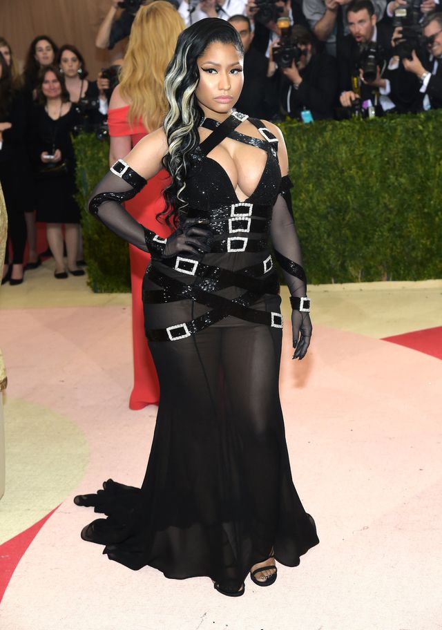 Những bộ đầm táo bạo nhất từng xuất hiện tại “đại tiệc thời trang” Met Gala - Ảnh 12. Những bộ đầm táo bạo nhất từng xuất hiện tại “đại tiệc thời trang” Met Gala - Ảnh 12.