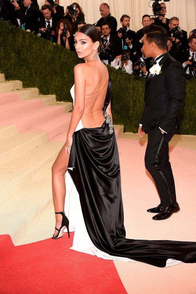 Những bộ đầm táo bạo nhất từng xuất hiện tại “đại tiệc thời trang” Met Gala - Ảnh 13. Những bộ đầm táo bạo nhất từng xuất hiện tại “đại tiệc thời trang” Met Gala - Ảnh 13.