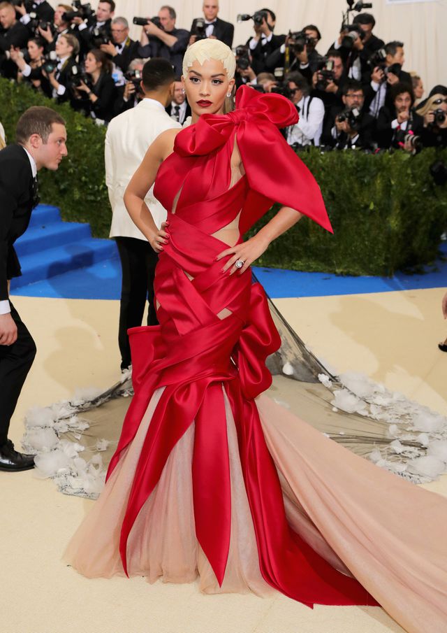 Những bộ đầm táo bạo nhất từng xuất hiện tại “đại tiệc thời trang” Met Gala - Ảnh 15. Những bộ đầm táo bạo nhất từng xuất hiện tại “đại tiệc thời trang” Met Gala - Ảnh 15.