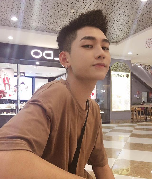 Nam sinh Hà Nội được ví là “cực phẩm”, góc nghiêng giống ca sĩ Sơn Tùng M - Ảnh 3. Nam sinh Hà Nội được ví là “cực phẩm”, góc nghiêng giống ca sĩ Sơn Tùng M - Ảnh 3.