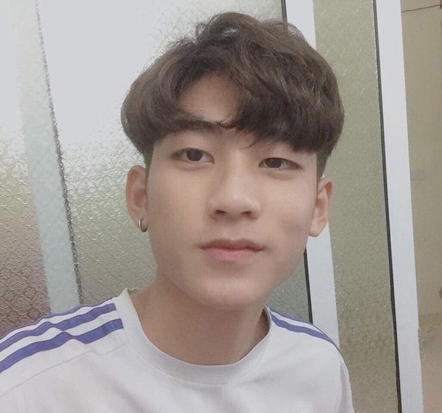 Nam sinh Hà Nội được ví là “cực phẩm”, góc nghiêng giống ca sĩ Sơn Tùng M - Ảnh 7. Nam sinh Hà Nội được ví là “cực phẩm”, góc nghiêng giống ca sĩ Sơn Tùng M - Ảnh 7.