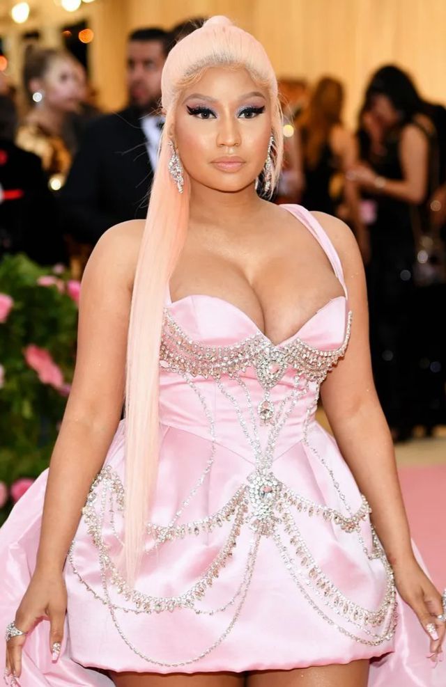Nicki Minaj khoe ngực khủng tại Met gala - Ảnh 2. Nicki Minaj khoe ngực khủng tại Met gala - Ảnh 2.