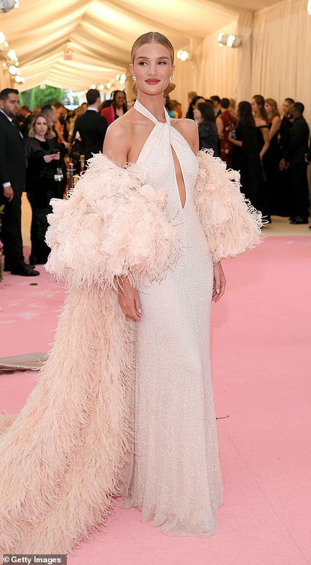 Nicki Minaj khoe ngực khủng tại Met gala - Ảnh 13. Nicki Minaj khoe ngực khủng tại Met gala - Ảnh 13.