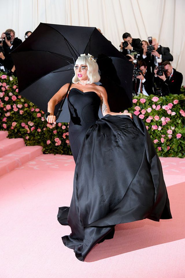 Loạt trang phục nổi bật của Lady Gaga tại Met gala 2019 - Ảnh 6.