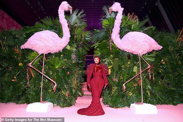 Cardi B gây choáng với váy siêu cầu kỳ - Ảnh 10. Cardi B gây choáng với váy siêu cầu kỳ - Ảnh 10.