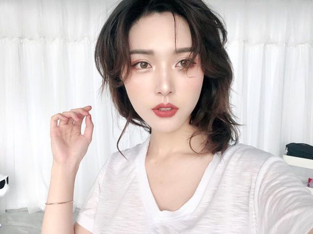 4 cô gái đẹp Trung Quốc thu tiền tỷ bằng cách không ngờ này - Ảnh 7. 4 cô gái đẹp Trung Quốc thu tiền tỷ bằng cách không ngờ này - Ảnh 7.