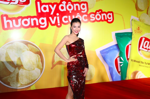 Chi Pu, Jun Vũ, Ho&agrave;ng Oanh lộng lẫy trong đ&ecirc;m hội ho&agrave;nh tr&aacute;nh th&aacute;ng 5 d&agrave;nh cho giới trẻ - Ảnh 6.