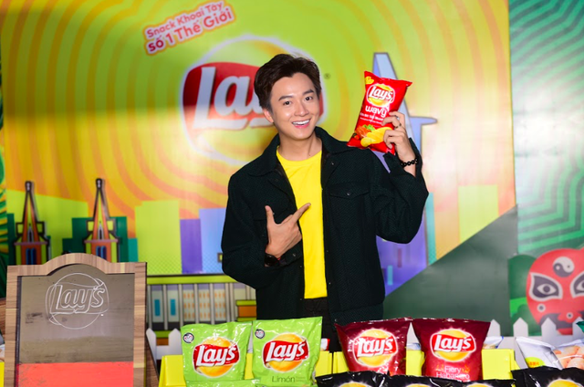 Chi Pu, Jun Vũ, Ho&agrave;ng Oanh lộng lẫy trong đ&ecirc;m hội ho&agrave;nh tr&aacute;nh th&aacute;ng 5 d&agrave;nh cho giới trẻ - Ảnh 7.