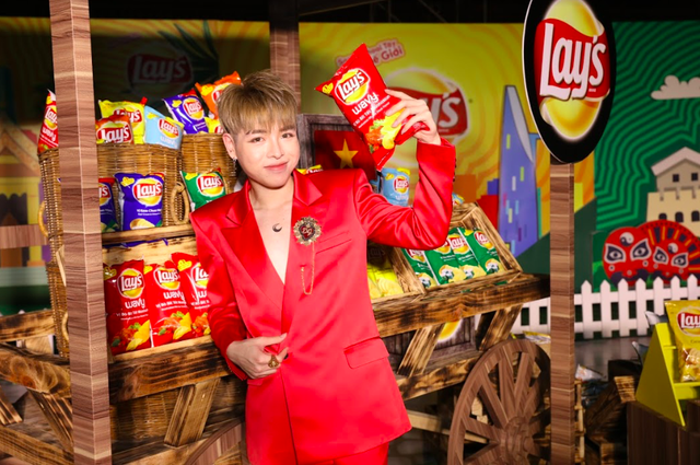 Chi Pu, Jun Vũ, Ho&agrave;ng Oanh lộng lẫy trong đ&ecirc;m hội ho&agrave;nh tr&aacute;nh th&aacute;ng 5 d&agrave;nh cho giới trẻ - Ảnh 8.