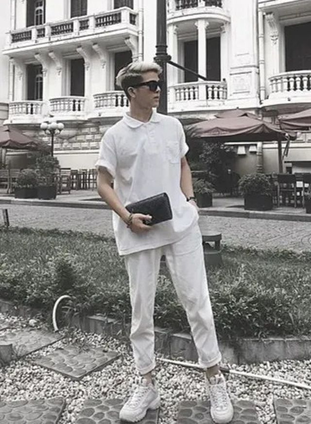 Quán quân Giọng hát Việt nhí Quang Anh khoe dáng cao như người mẫu - Ảnh 1.