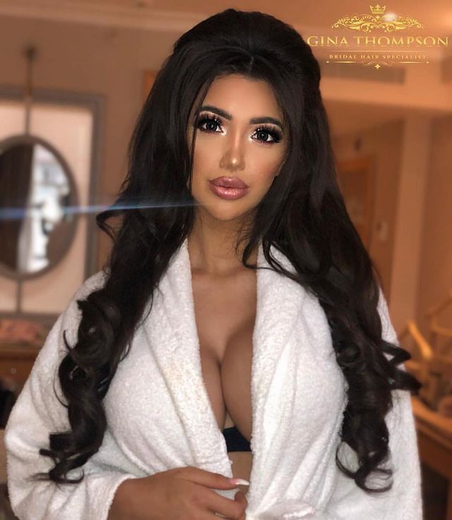 Chloe Khan liên tục khoe ngực ngoại cỡ - Ảnh 8. Chloe Khan liên tục khoe ngực ngoại cỡ - Ảnh 8.