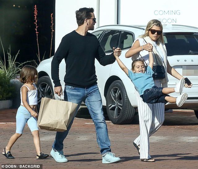 Sofia Richie khoe cơ bụng săn chắc - Ảnh 8. Sofia Richie khoe cơ bụng săn chắc - Ảnh 8.