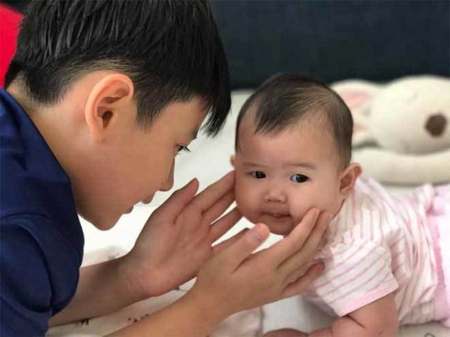 Khoảnh khắc đáng nhớ của sao Việt bên con trong ngày 1/6 - Ảnh 11. Khoảnh khắc đáng nhớ của sao Việt bên con trong ngày 1/6 - Ảnh 11.