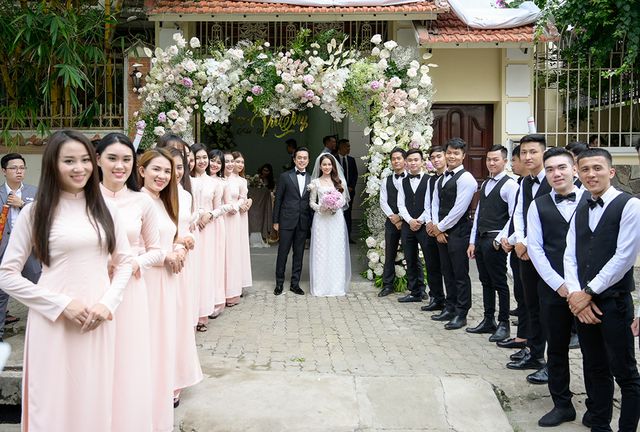 Nhạc sĩ Dương Khắc Linh liên tục hôn vợ Sara Lưu trong lễ vu quy - Ảnh 13. Nhạc sĩ Dương Khắc Linh liên tục hôn vợ Sara Lưu trong lễ vu quy - Ảnh 13.