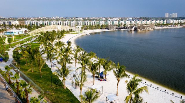Mỹ Tâm diện váy xẻ sâu, “phiêu” trên sân khấu Thành phố biển hồ - Ảnh 5. Mỹ Tâm diện váy xẻ sâu, “phiêu” trên sân khấu Thành phố biển hồ - Ảnh 5.