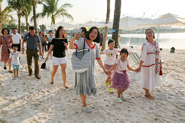 Mỹ Tâm diện váy xẻ sâu, “phiêu” trên sân khấu Thành phố biển hồ - Ảnh 6. Mỹ Tâm diện váy xẻ sâu, “phiêu” trên sân khấu Thành phố biển hồ - Ảnh 6.