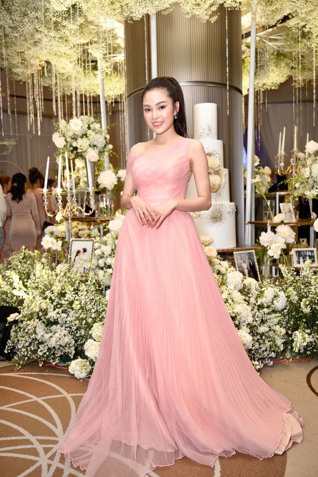 Chồng Thu Minh tháp tùng vợ dự đám cưới nhạc sĩ Dương Khắc Linh - Ảnh 15.