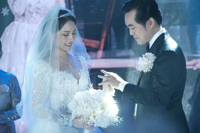 Chồng Thu Minh tháp tùng vợ dự đám cưới nhạc sĩ Dương Khắc Linh - Ảnh 25.