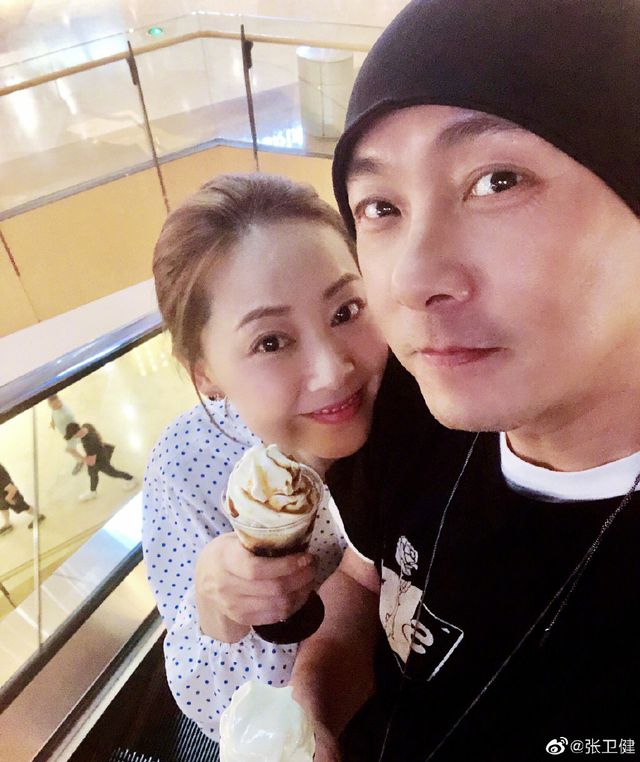 “Vua hài” Trương Vệ Kiện: Tuổi thơ bị bạo hành, nỗi buồn không được làm bố - Ảnh 9.