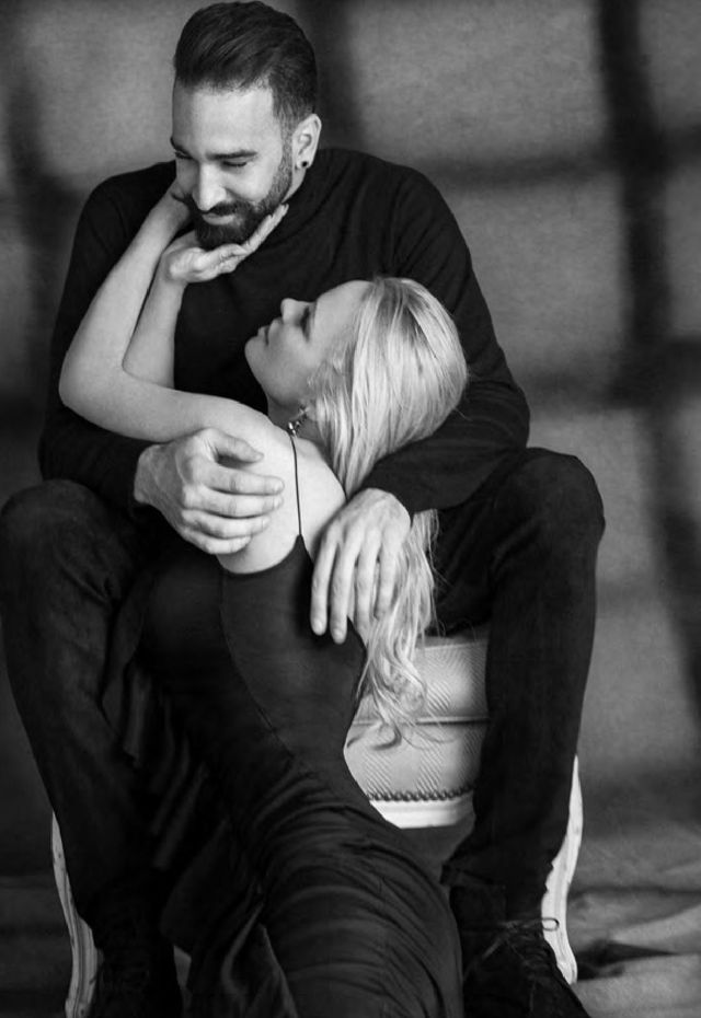 Pamela Anderson đẹp đôi bên bạn trai kém 18 tuổi - Ảnh 3. Pamela Anderson đẹp đôi bên bạn trai kém 18 tuổi - Ảnh 3.