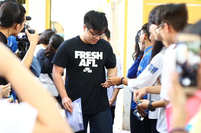 Học sinh THPT Phan Đình Phùng gửi tặng các sĩ tử lời chúc “ngọt như kẹo” - Ảnh 2. Học sinh THPT Phan Đình Phùng gửi tặng các sĩ tử lời chúc “ngọt như kẹo” - Ảnh 2.