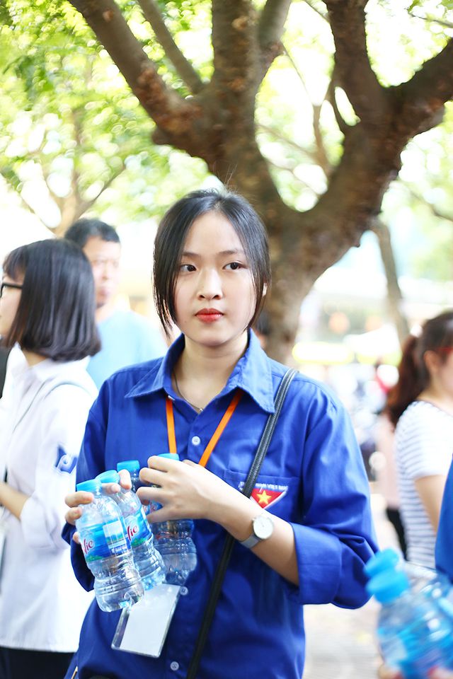 Học sinh THPT Phan Đình Phùng gửi tặng các sĩ tử lời chúc “ngọt như kẹo” - Ảnh 6. Học sinh THPT Phan Đình Phùng gửi tặng các sĩ tử lời chúc “ngọt như kẹo” - Ảnh 6.