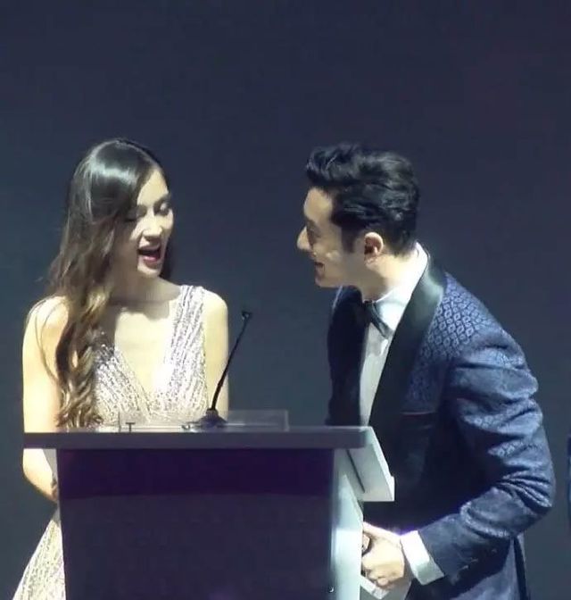 Huỳnh Hiểu Minh nâng váy cho Angelababy, đập tan tin đồn ly hôn - Ảnh 10.