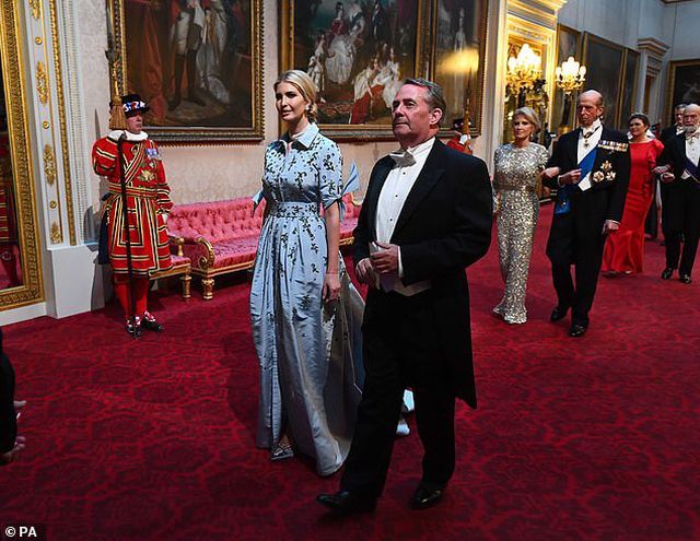 Ivanka Trump được khen mặc đẹp khi tới Anh - Ảnh 1. Ivanka Trump được khen mặc đẹp khi tới Anh - Ảnh 1.