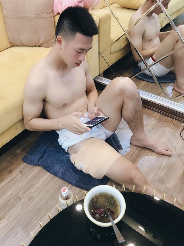 Hoàn hảo như bạn gái cầu thủ Huy Hùng: xinh, giỏi nấu ăn, kiếm tiền, chăm bạn trai - Ảnh 3. Hoàn hảo như bạn gái cầu thủ Huy Hùng: xinh, giỏi nấu ăn, kiếm tiền, chăm bạn trai - Ảnh 3.