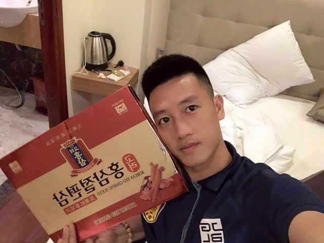 Hoàn hảo như bạn gái cầu thủ Huy Hùng: xinh, giỏi nấu ăn, kiếm tiền, chăm bạn trai - Ảnh 6. Hoàn hảo như bạn gái cầu thủ Huy Hùng: xinh, giỏi nấu ăn, kiếm tiền, chăm bạn trai - Ảnh 6.