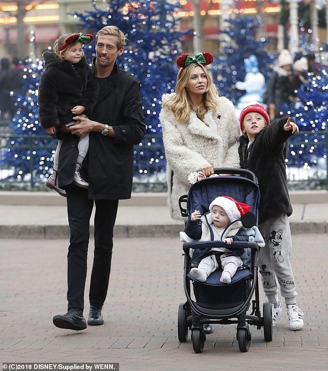 Siêu mẫu Abbey Clancy sinh con thứ 4 - Ảnh 3.