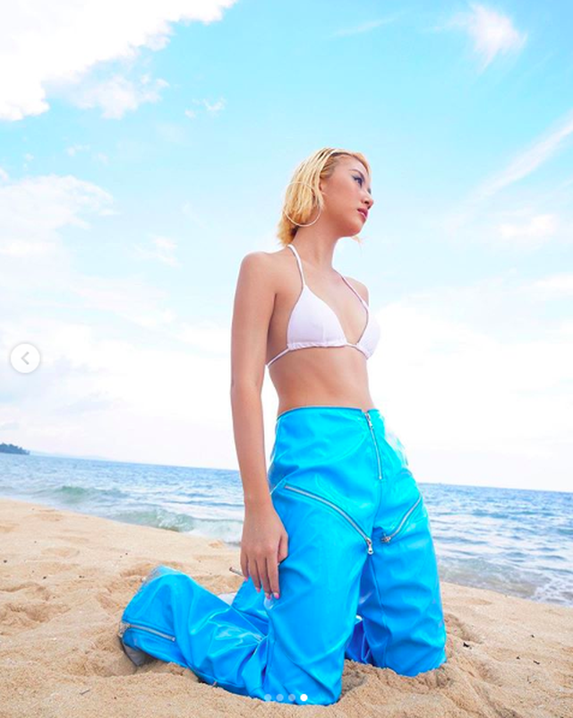 Hot girl Việt đua nhau khoe dáng nóng bỏng trên bãi biển mùa hè - Ảnh 2.