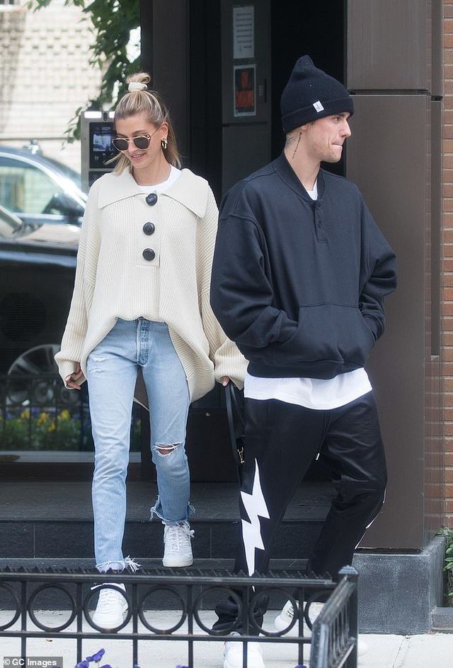Hailey Baldwin và Justin Bieber đã chọn được ngày cưới sau 4 lần hoãn - Ảnh 1. Hailey Baldwin và Justin Bieber đã chọn được ngày cưới sau 4 lần hoãn - Ảnh 1.