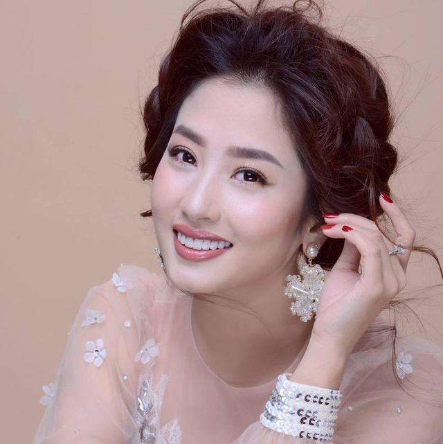 Những nữ ca sĩ sở hữu nhan sắc xinh đẹp như hoa hậu - Ảnh 20. Những nữ ca sĩ sở hữu nhan sắc xinh đẹp như hoa hậu - Ảnh 20.