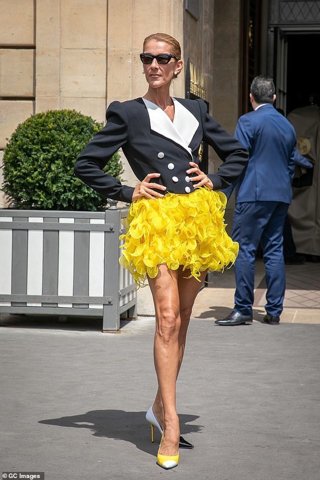 Celine Dion khoe chân dài với váy ngắn - Ảnh 5.