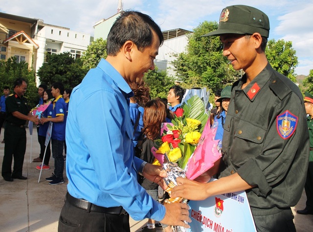 Giới trẻ Bình Định băng rừng, vượt biển làm phần việc thanh niên - Ảnh 2. Giới trẻ Bình Định băng rừng, vượt biển làm phần việc thanh niên - Ảnh 2.
