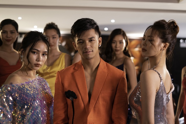 Trọng Hiếu khoe sáu múi bên dàn mẫu nóng bỏng - Ảnh 7. Trọng Hiếu khoe sáu múi bên dàn mẫu nóng bỏng - Ảnh 7.