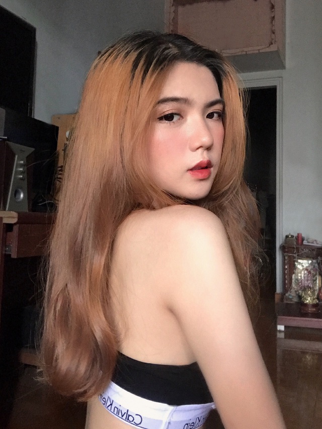 Hot girl 16 tuổi mặt đẹp như tạc nhưng hầu như không cười khi chụp ảnh - Ảnh 4. Hot girl 16 tuổi mặt đẹp như tạc nhưng hầu như không cười khi chụp ảnh - Ảnh 4.
