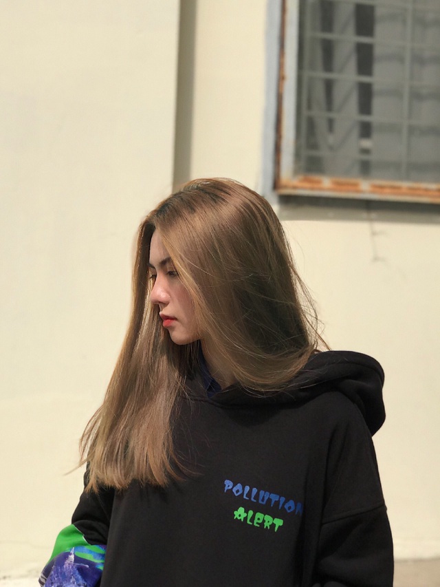 Hot girl 16 tuổi mặt đẹp như tạc nhưng hầu như không cười khi chụp ảnh - Ảnh 8. Hot girl 16 tuổi mặt đẹp như tạc nhưng hầu như không cười khi chụp ảnh - Ảnh 8.