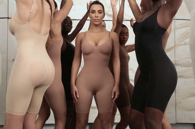Bị phản ứng khi sử dụng tên gọi “Kimono”, Kim Kardashian đổi tên dòng sản phẩm nội y - Ảnh 1.