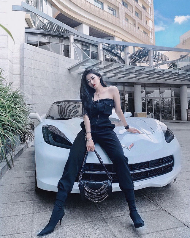 Hot girl xế hộp Mai Sương: “Tại sao lại gay gắt và thiếu thiện cảm với hai từ đại gia?” - Ảnh 3. Hot girl xế hộp Mai Sương: “Tại sao lại gay gắt và thiếu thiện cảm với hai từ đại gia?” - Ảnh 3.