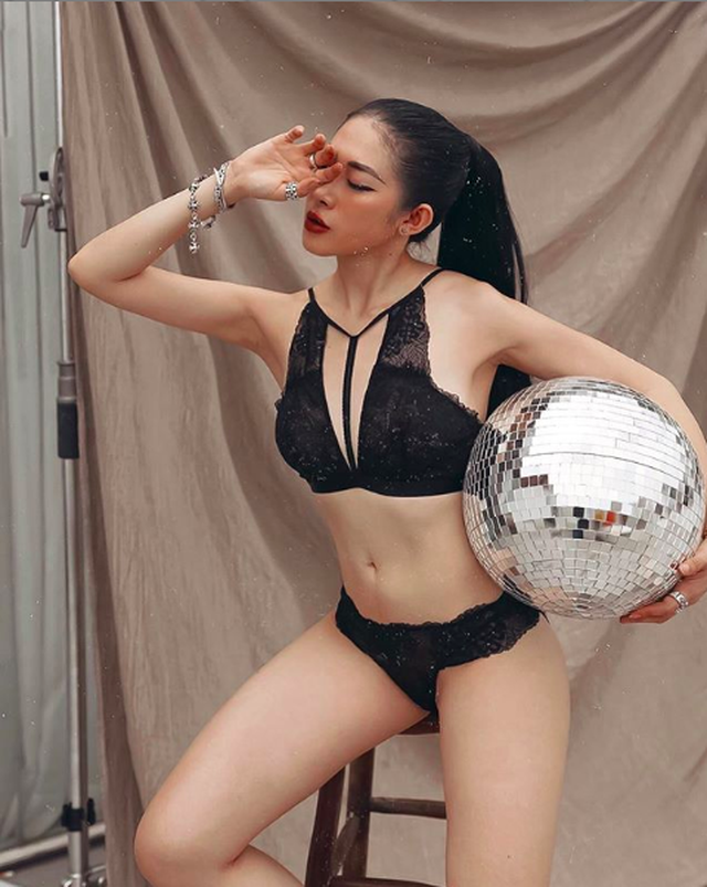 Hot girl xế hộp Mai Sương: “Tại sao lại gay gắt và thiếu thiện cảm với hai từ đại gia?” - Ảnh 6. Hot girl xế hộp Mai Sương: “Tại sao lại gay gắt và thiếu thiện cảm với hai từ đại gia?” - Ảnh 6.