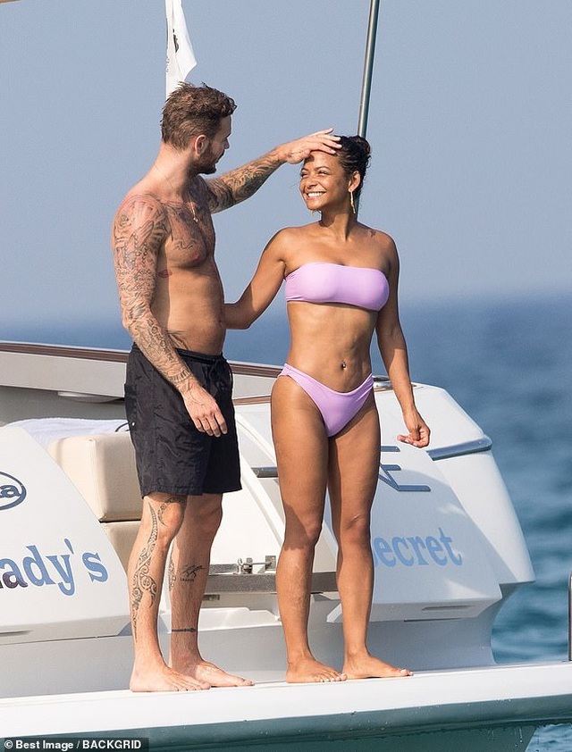 Christina Milian hạnh phúc bên bạn trai - Ảnh 6. Christina Milian hạnh phúc bên bạn trai - Ảnh 6.