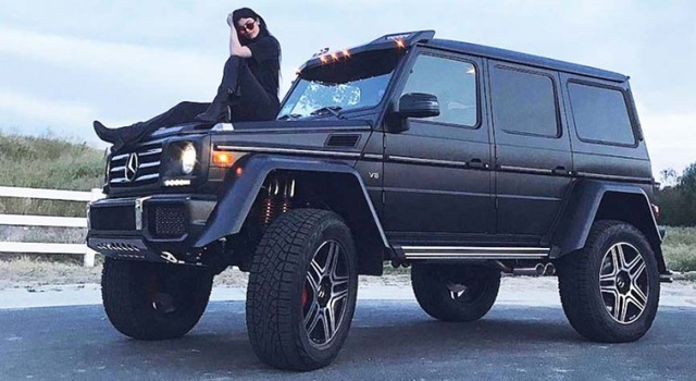 Dàn siêu xe ấn tượng của Kylie Jenner - Ảnh 5.