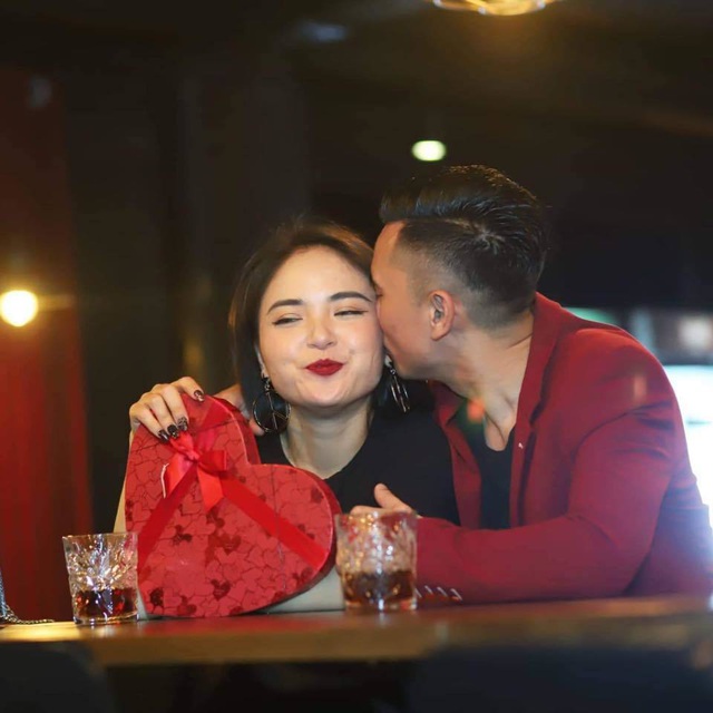 Tú Dưa bị vợ 3 “tố”: “Khéo ở đâu ấy chứ không biết nịnh vợ” - Ảnh 1. Tú Dưa bị vợ 3 “tố”: “Khéo ở đâu ấy chứ không biết nịnh vợ” - Ảnh 1.