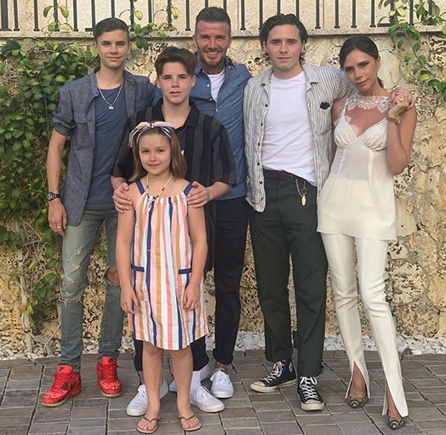 Vợ chồng Beckham sành điệu đi xem ca nhạc - Ảnh 9. Vợ chồng Beckham sành điệu đi xem ca nhạc - Ảnh 9.