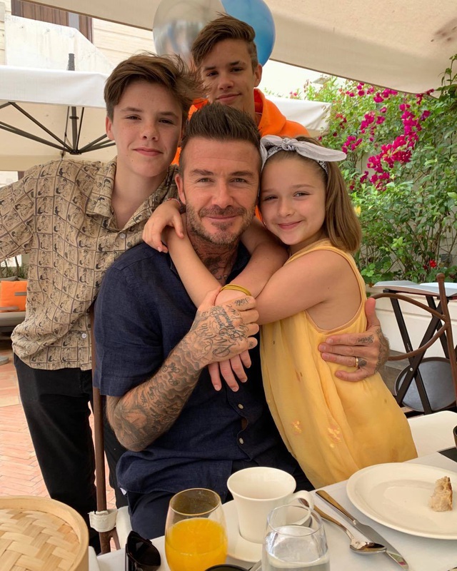 Vợ chồng Beckham sành điệu đi xem ca nhạc - Ảnh 10. Vợ chồng Beckham sành điệu đi xem ca nhạc - Ảnh 10.