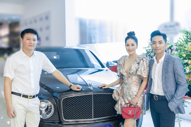 Khánh Thi khoe đã tìm lại được 4 vali hành lý thất lạc - Ảnh 3.